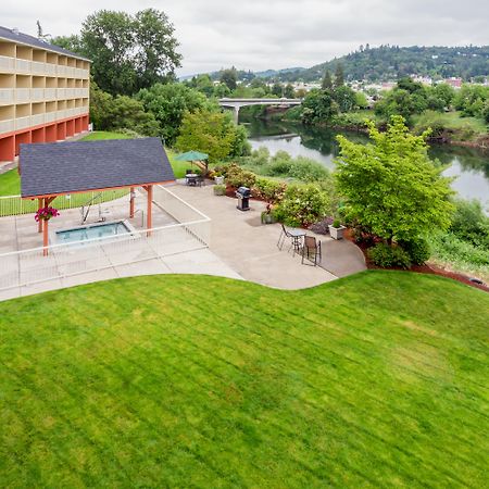 Holiday Inn Express Roseburg By Ihg Exterior foto