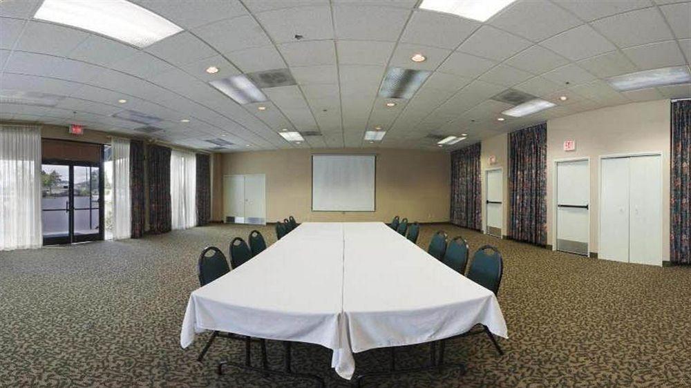 Holiday Inn Express Roseburg By Ihg Exterior foto