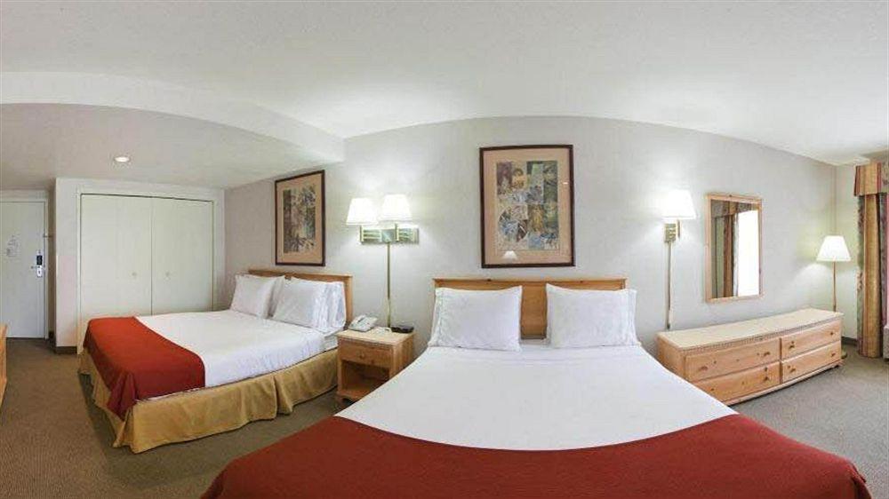 Holiday Inn Express Roseburg By Ihg Exterior foto